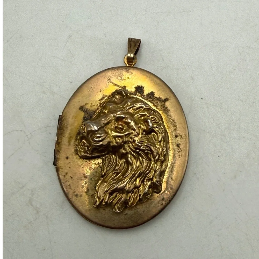 Erwin Pearl Vintage Lion Head Oval Locket Pendant Gold Tone Animal Motif Large